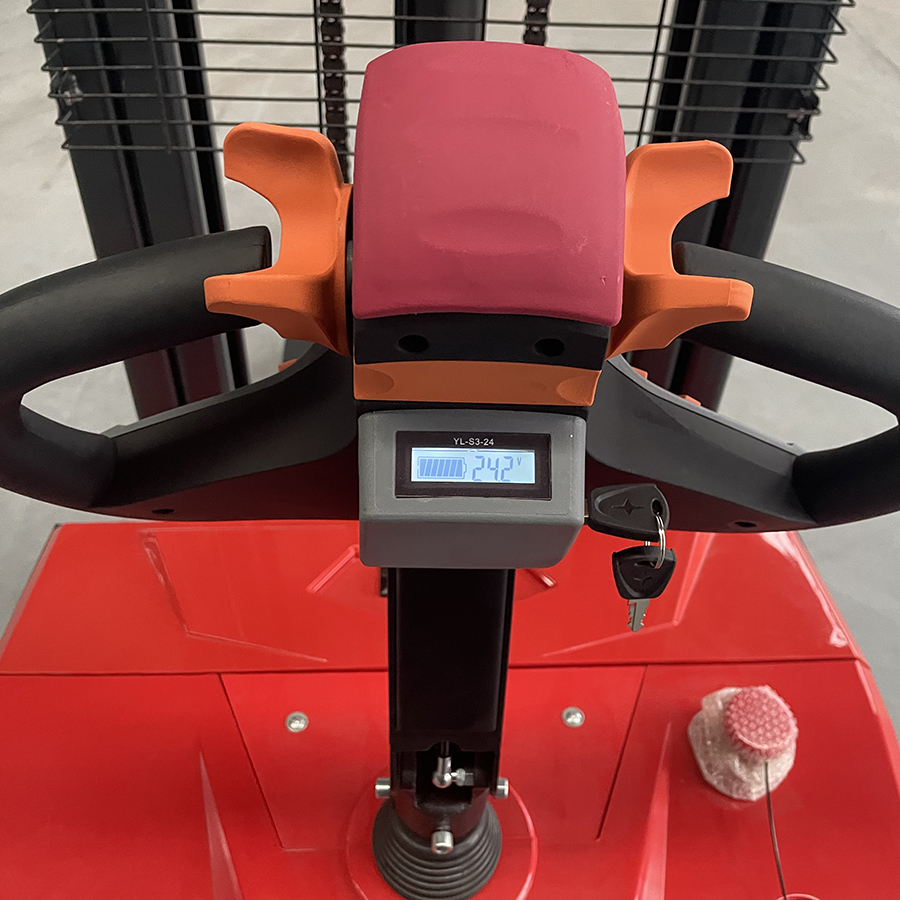 Electric stacker - Image 2