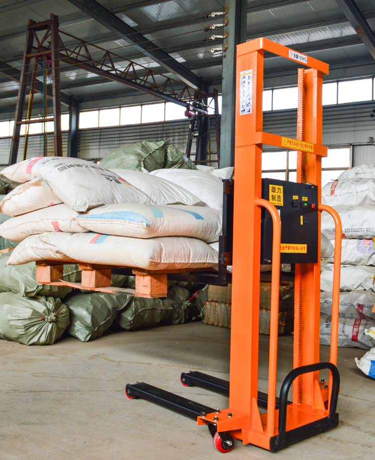 Self loading electric forklift - Image 4